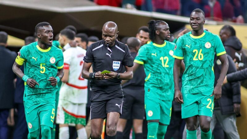 Le football se réinvente : la FIFA instaure des règles plus strictes après des incidents majeurs