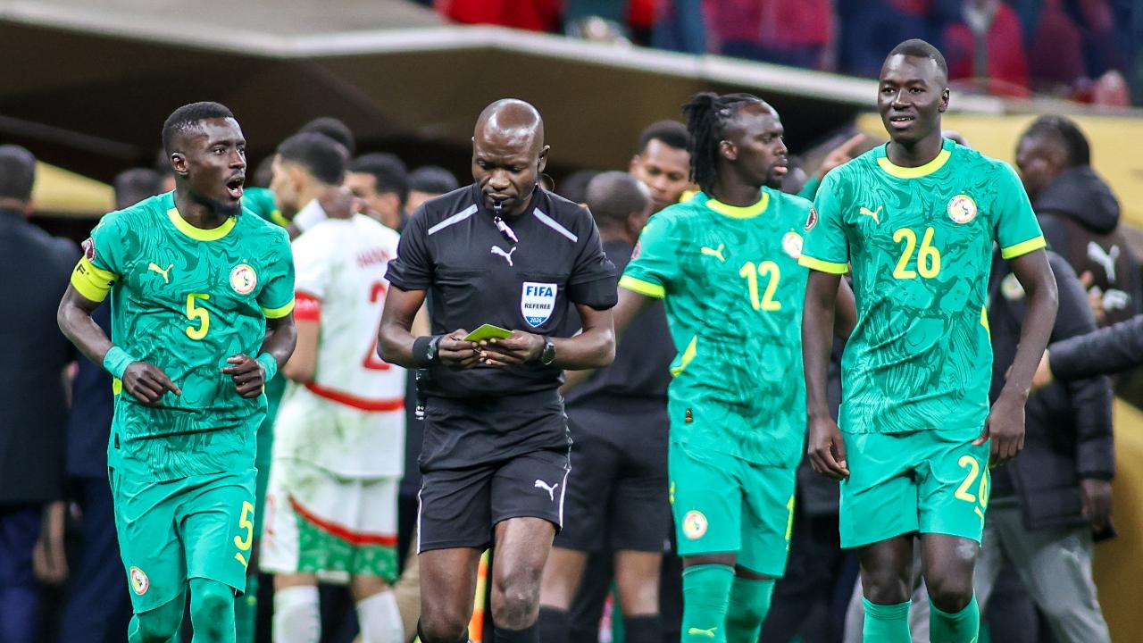 Le football se réinvente : la FIFA instaure des règles plus strictes après des incidents majeurs