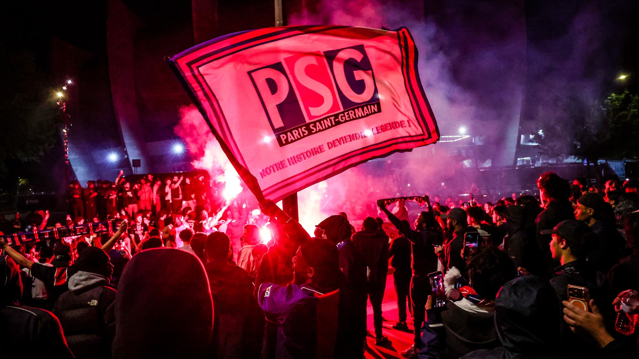 Ligue des champions : le psg célèbre sa finale à Paris sans parade sur les champs-élysées