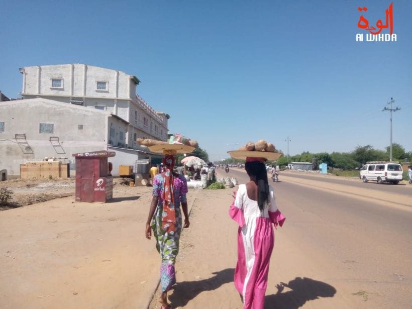 Tchad : les vendeuses ambulantes, entre liberté et précarité des enfants