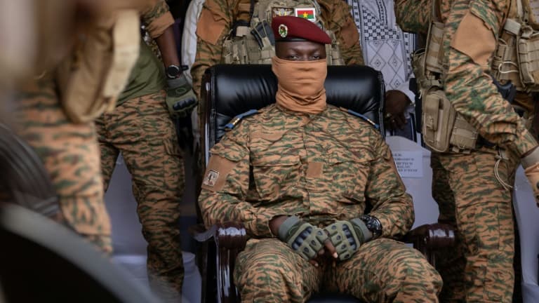 Le capitaine Ibrahim Traoré au Burkina Faso rejette la démocratie et prolonge son mandat