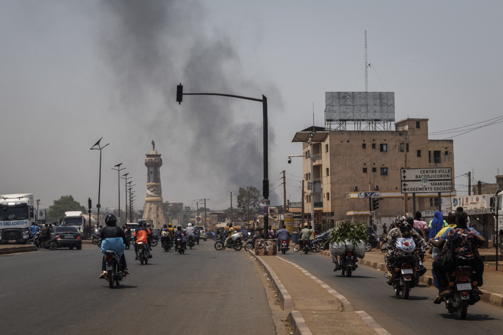 Mali : le GSIM mis en cause pour son blocus illégal de Bamako