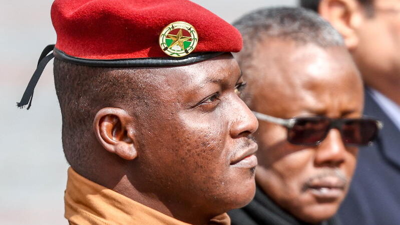 Burkina Faso: la vague d&rsquo;attaques djihadistes s&rsquo;intensifie dans un silence assourdissant