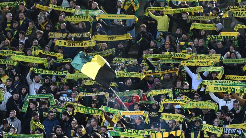 Match nantes toulouse interrompu par des supporters en colère à la Beaujoire