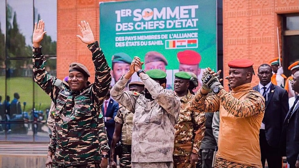 L&rsquo;Alliance des États du Sahel face à l&rsquo;isolement: une analyse des risques après le retrait de la CEDEAO