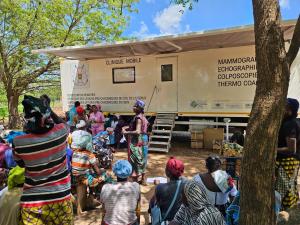 Le Burkina Faso pionnier de l&rsquo;élimination du cancer du col de l&rsquo;utérus : une stratégie innovante des villages aux marchés