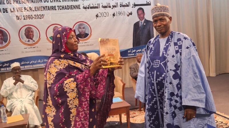 Tchad : issa hassana adoum expose son livre sur six décennies de vie parlementaire