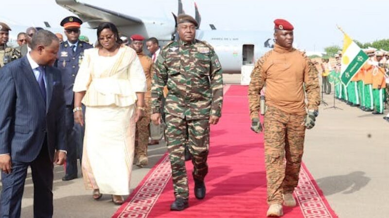 Alliance des États du Sahel : les juntes militaires tournent le dos à leurs alliés civils