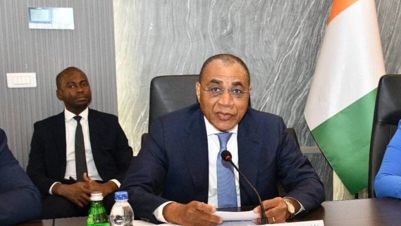 Arnaques financières en ligne : la Côte d’Ivoire met en garde contre les fausses promesses de revenus mensuels