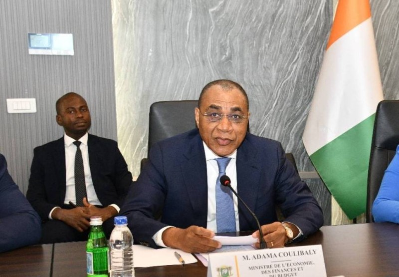 Arnaques financières en ligne : la Côte d’Ivoire met en garde contre les fausses promesses de revenus mensuels