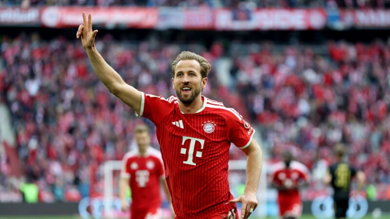 Kane réalise un triplé historique pour clore sa saison en Bundesliga