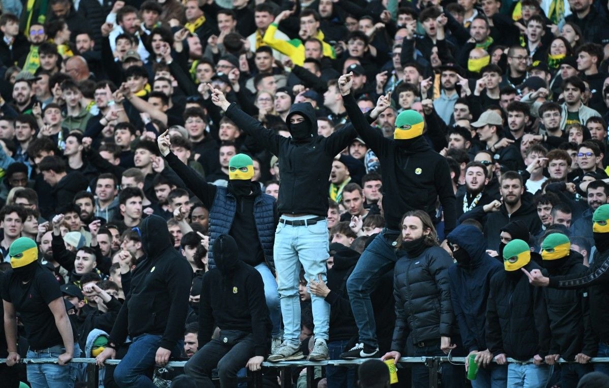 Derniers matchs de ligue 1 : quand les supporters envahissent les terrains à nantes et nice