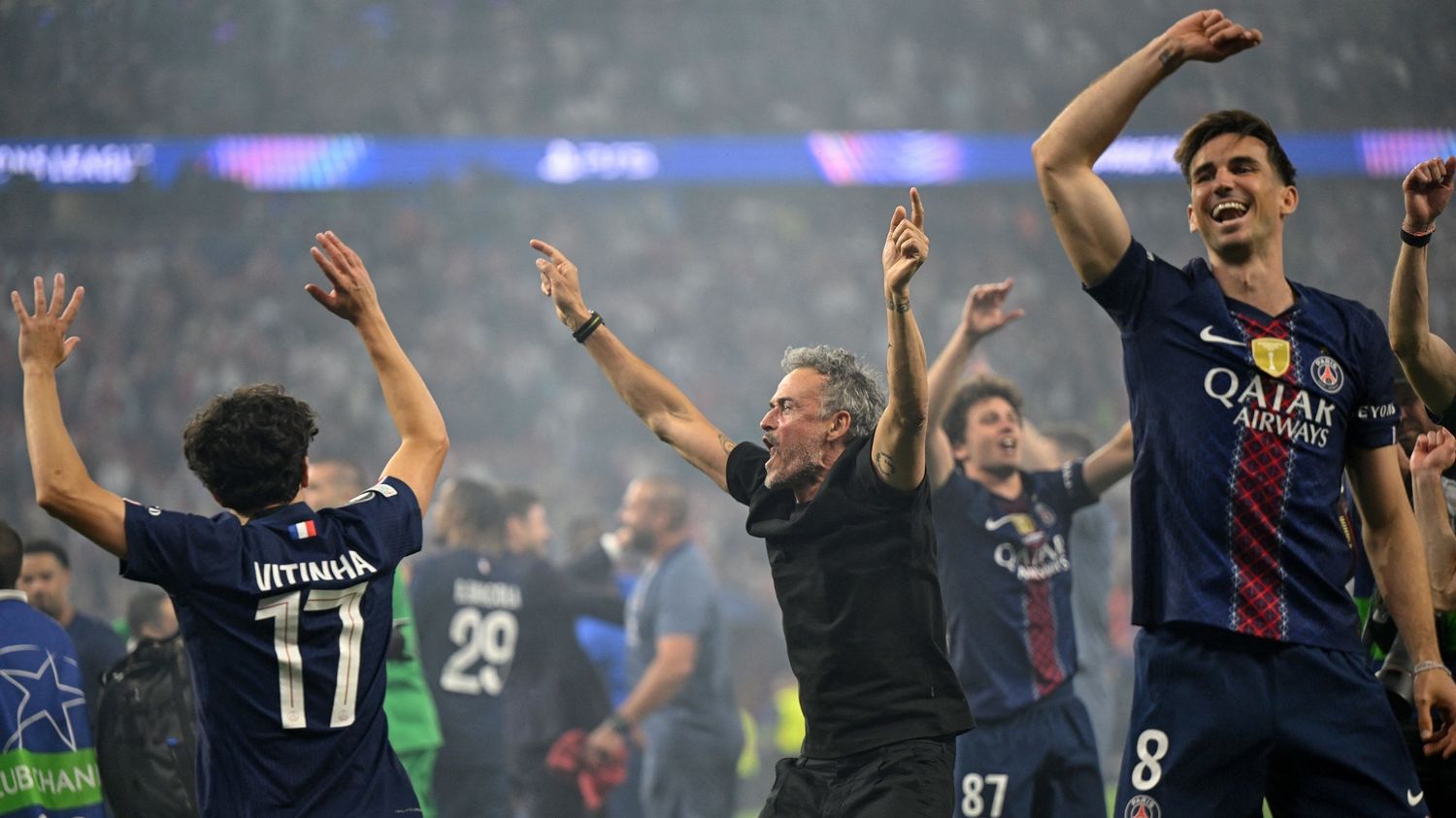 Le PSG écrit l&rsquo;histoire à budapest : l&rsquo;émotion folle des supporters après le doublé en ligue des champions