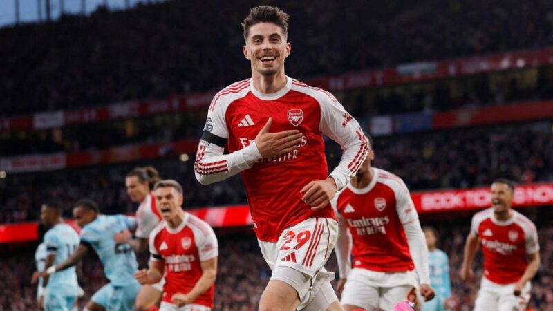 Les joueurs d&rsquo;arsenal en liesse après leur titre en premier league