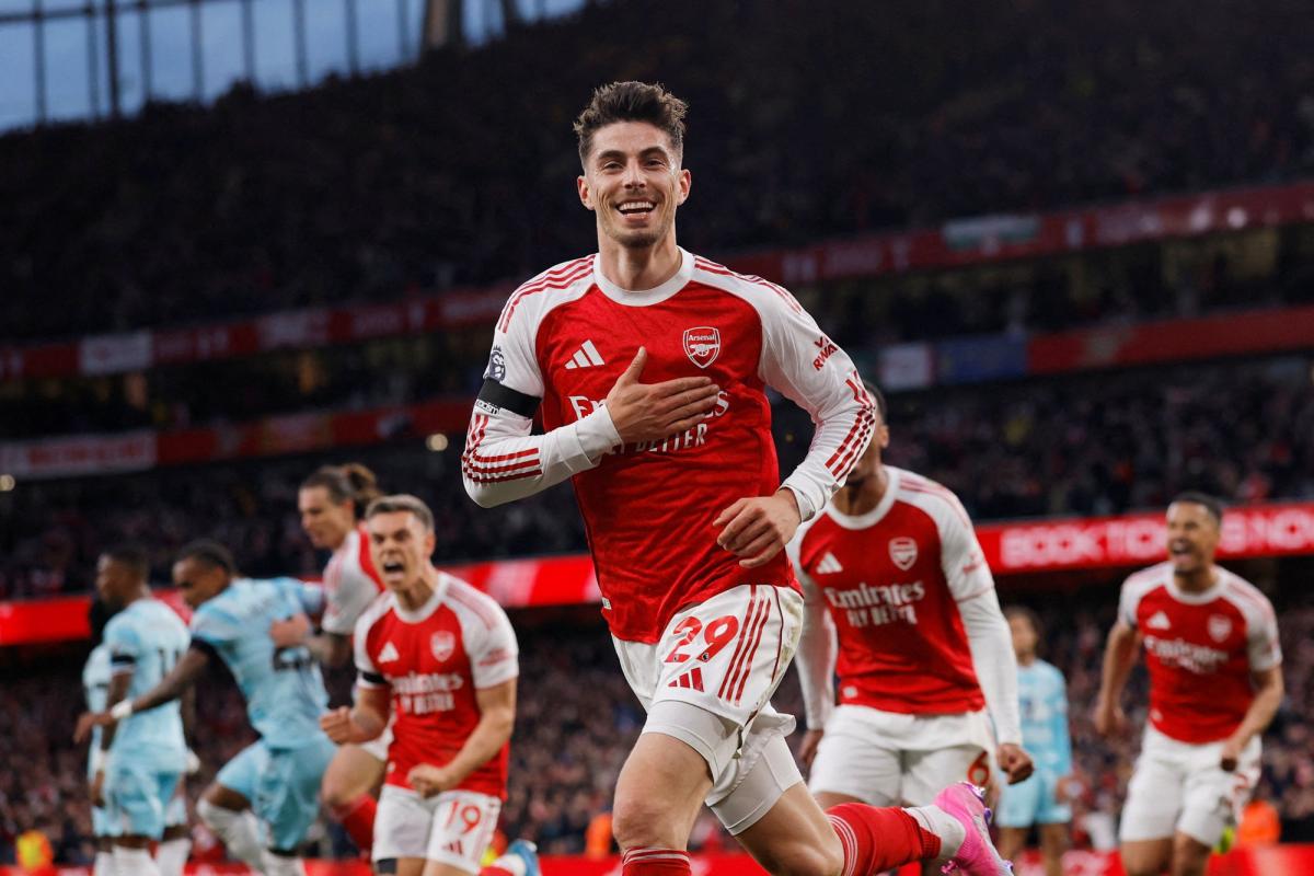 Les joueurs d&rsquo;arsenal en liesse après leur titre en premier league