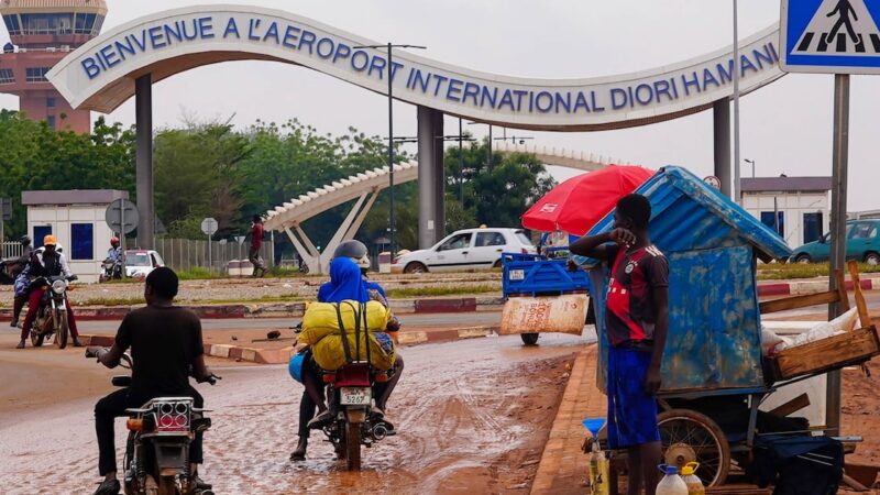 Sécurité au Niger : l&rsquo;attaque de l&rsquo;aéroport de Niamey révèle l&rsquo;influence russe et les menaces djihadistes