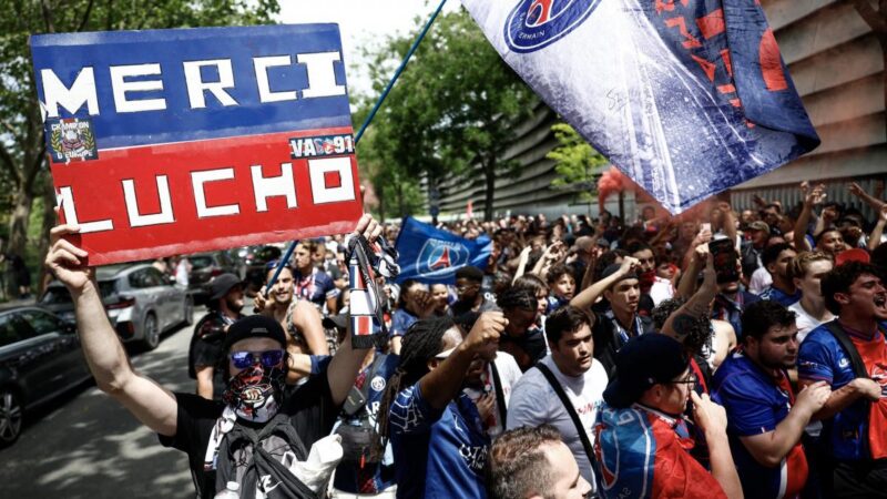 Ambiance électrique au Parc des Princes avant la finale psg arsenal