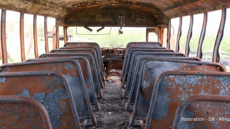 Attaques jihadistes près de Bamako : des bus incendiés et un blocus qui s&rsquo;accentue