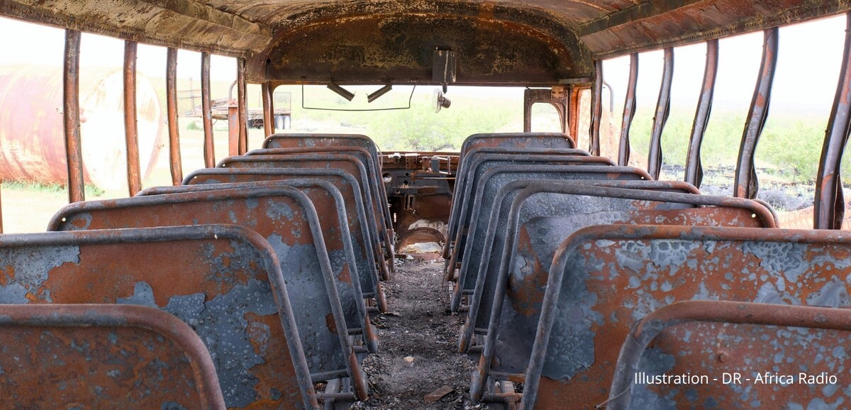 Attaques jihadistes près de Bamako : des bus incendiés et un blocus qui s&rsquo;accentue