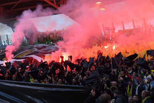 Match nantes toulouse interrompu fumigènes et envahissement du terrain à la beaujoire