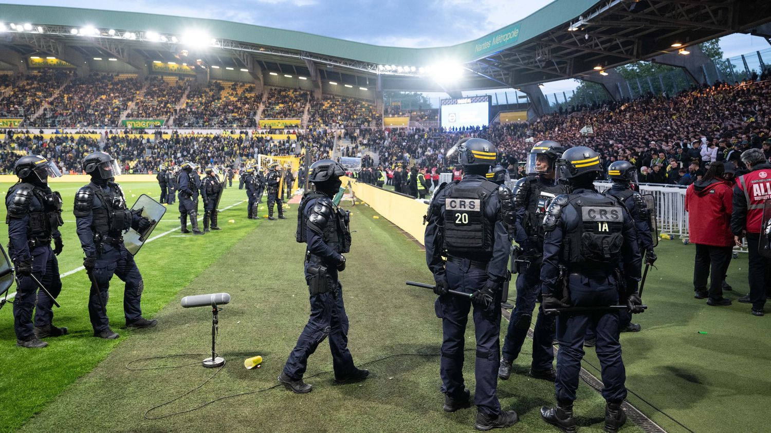 Ligue 1 : nantes sanctionné après le match interrompu contre toulouse