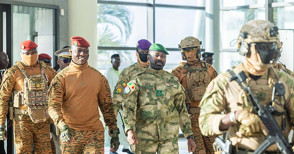 Le Sahel riposte: l&rsquo;Alliance des États du Sahel mène des frappes aériennes au Mali