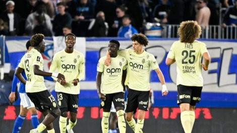 Strasbourg domine Monaco dans un match explosif en Ligue 1