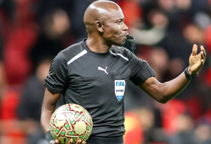 Finale de la ligue des champions caf : l’AS FAR critique le choix de l’arbitre Jean-Jacques Ndala