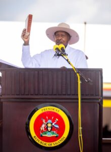 Faure Gnassingbé et Yoweri Museveni lors de la cérémonie