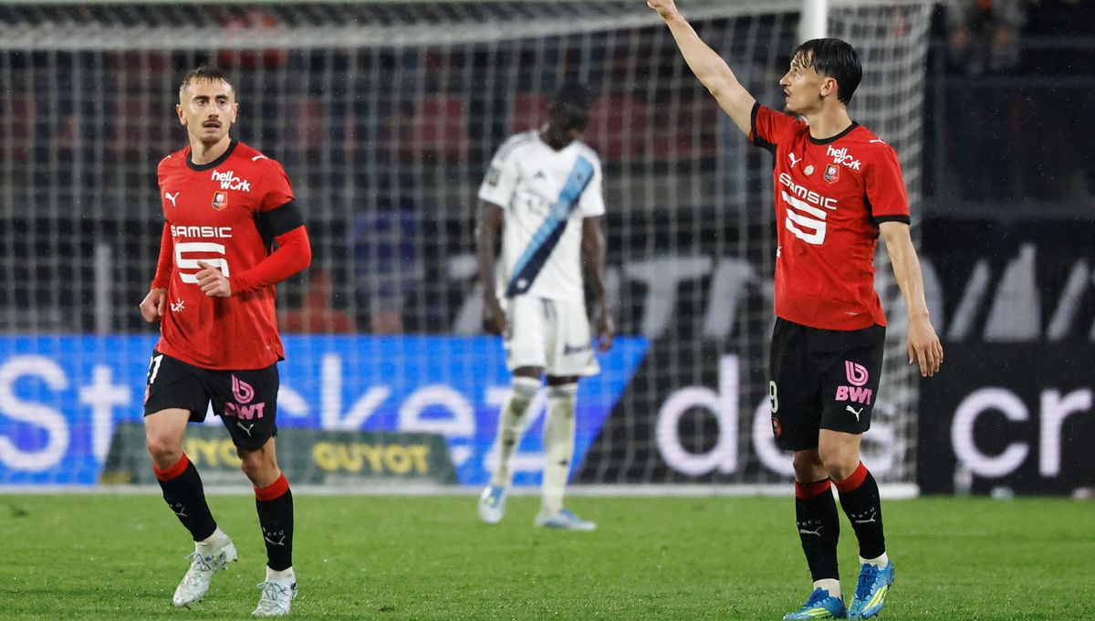 Valentin Rongier, Esteban Lepaul et leurs coéquipiers du Stade Rennais en action contre l'OM