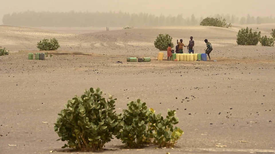 L'accès à l'eau est particulièrement difficile dans certaines régions du Mali. Photo d'illustration avec le lac de Faguibine asseché dans la région du Tombouctou.