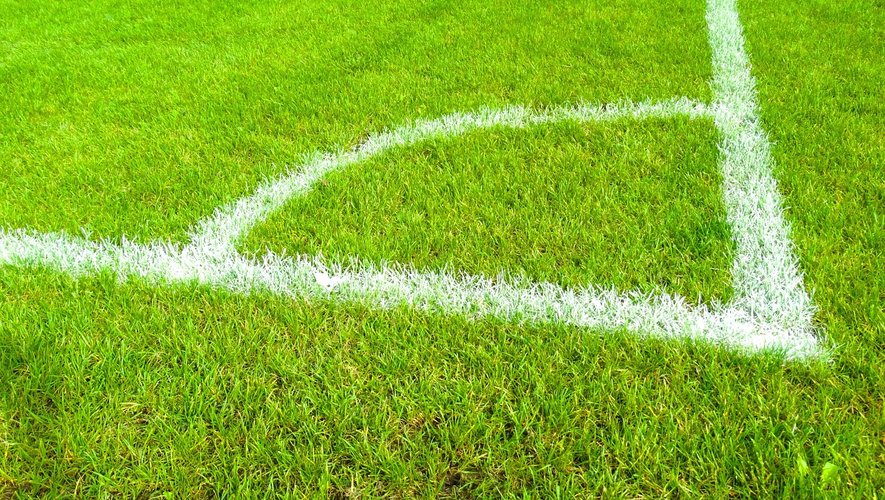 L'OGC Nice et l'AS Saint-Étienne s'affrontent en barrage décisif pour la Ligue 1