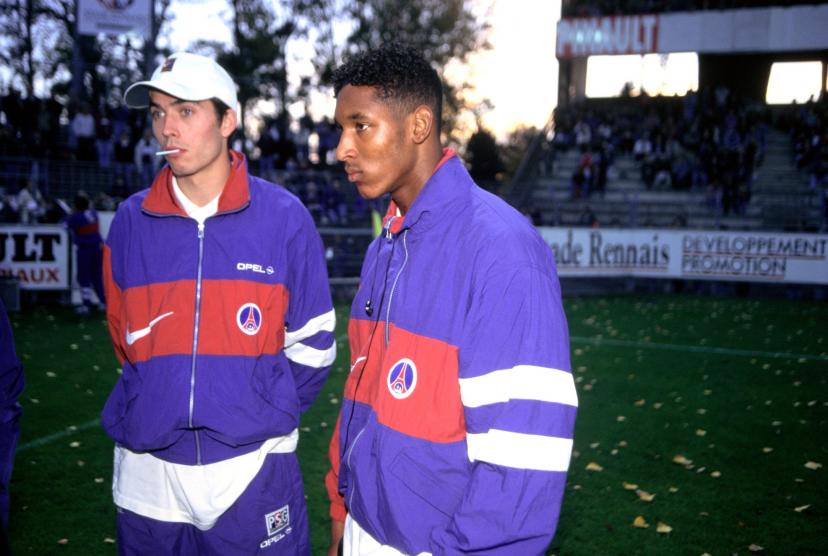 Nicolas Anelka avec Jérôme Leroy sous le maillot du PSG en octobre 1996