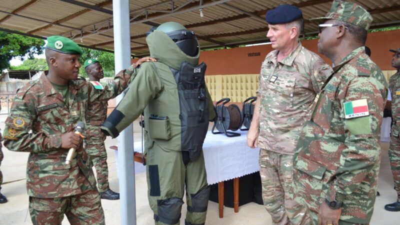 Lutte contre le terrorisme au Bénin : La France livre un arsenal technologique crucial contre la menace des engins explosifs