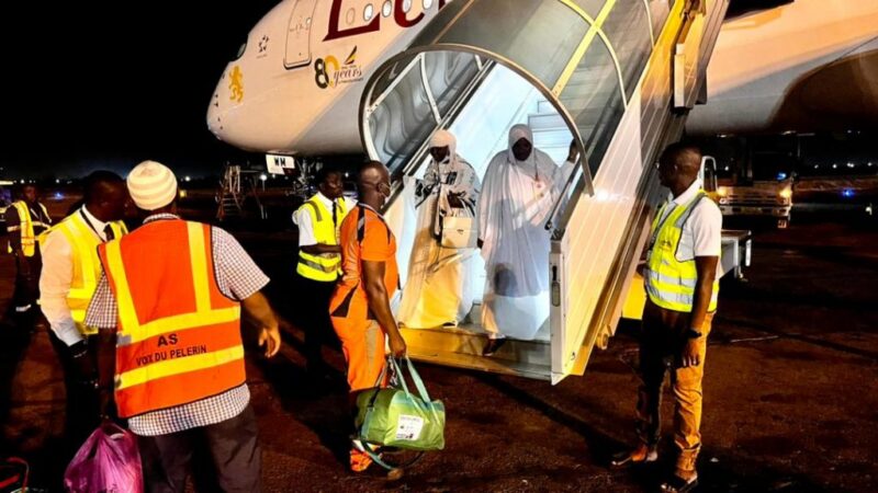 Premier vol retour des pèlerins du hadj 2026 : la paix et la cohésion sociale au cœur des prières