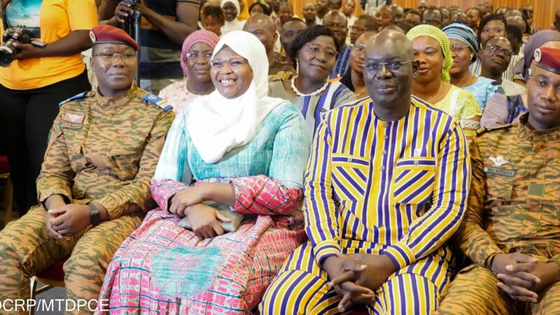 Plateforme « dɛmɛ sira » : le Burkina Faso mise sur le numérique pour renforcer la solidarité