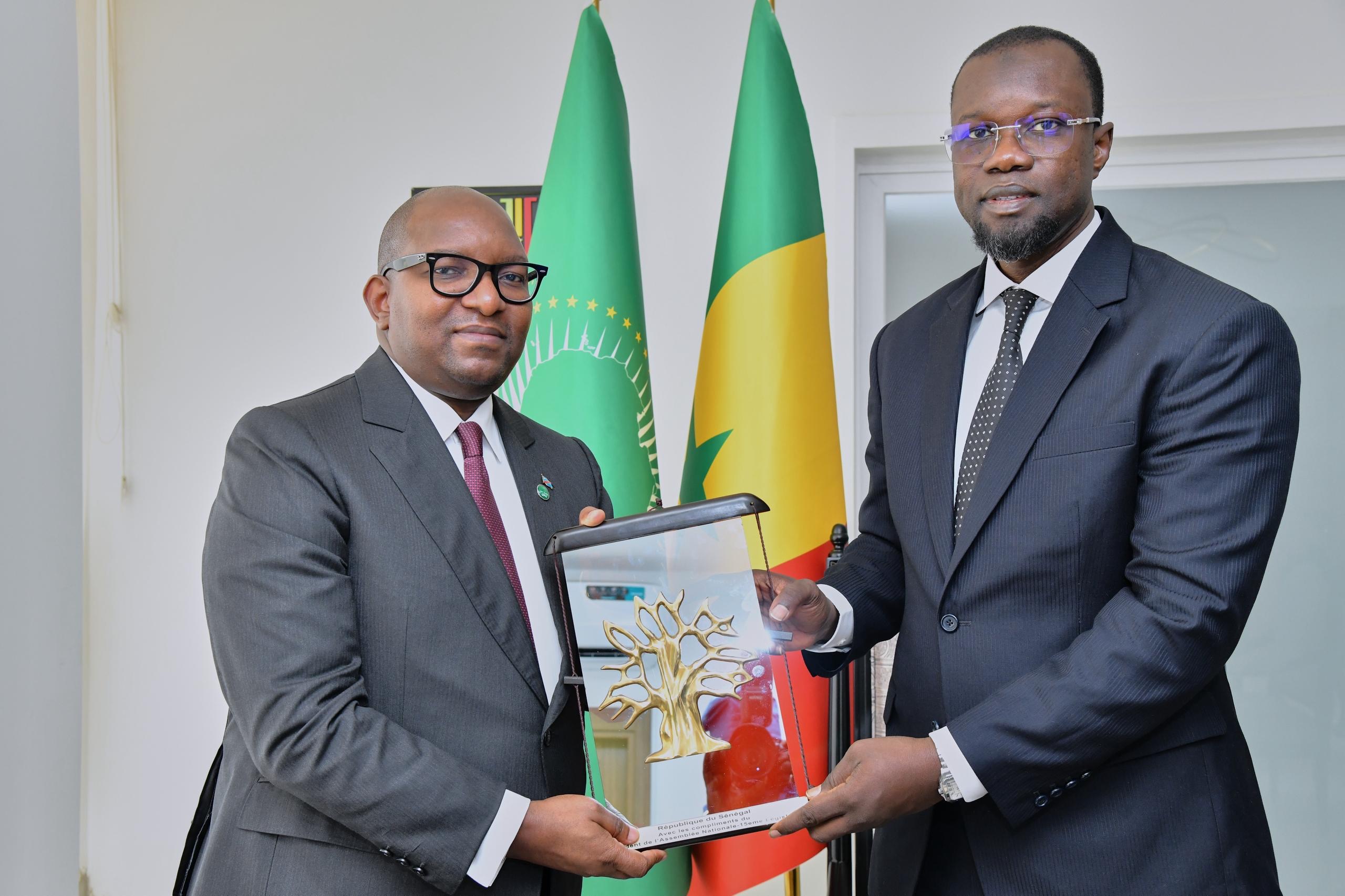 Ousmane sonko et jean-michel sama lukonde discutent réforme de l’UPA au Sénégal