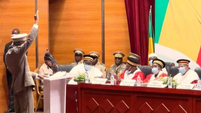 Le colonel Assimi Goïta, président de la transition au Mali : une cérémonie historique