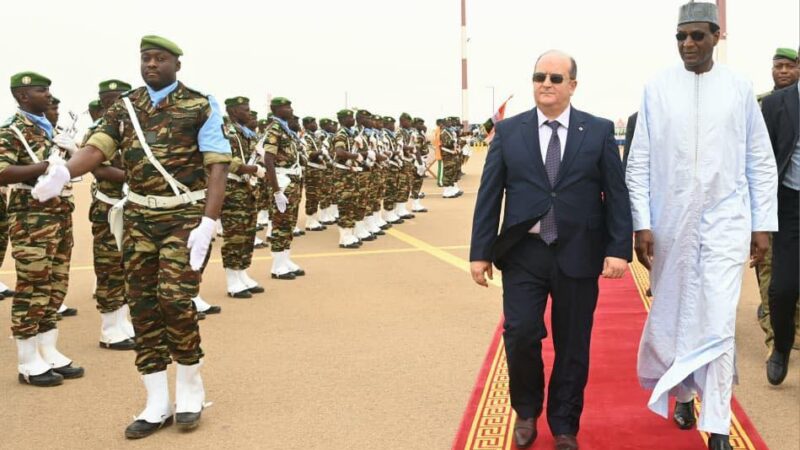 Le Premier ministre algérien achève sa visite au Niger
