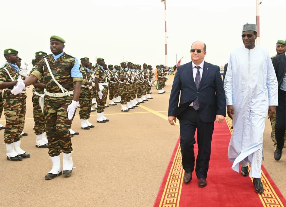 Le Premier ministre algérien achève sa visite au Niger