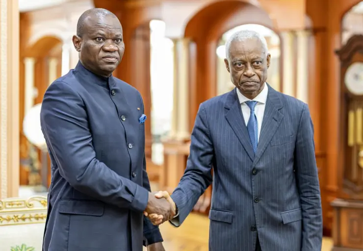 Gabon : le Président Oligui Nguema discute développement urbain avec le maire de Libreville