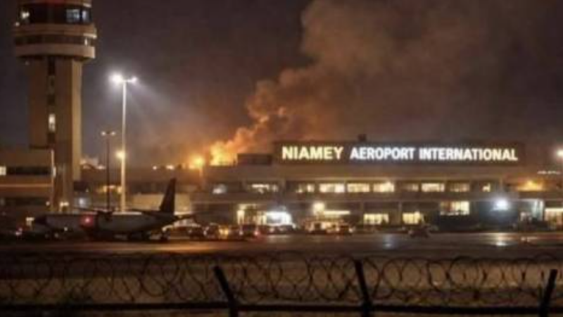 Niamey sous tension : affrontements meurtriers près de l&rsquo;aéroport international