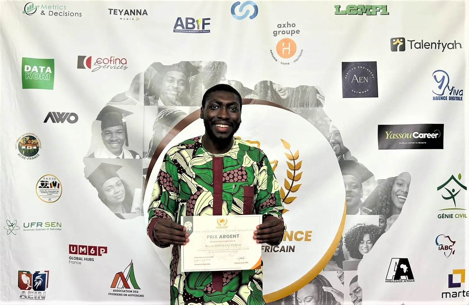 Un diplômé de l&rsquo;IAI-Cameroun brille à Paris lors du Prix d&rsquo;excellence de l&rsquo;étudiant africain