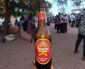 Le marché de la bière en crise à Ouagadougou : entre pénuries et envolée des prix