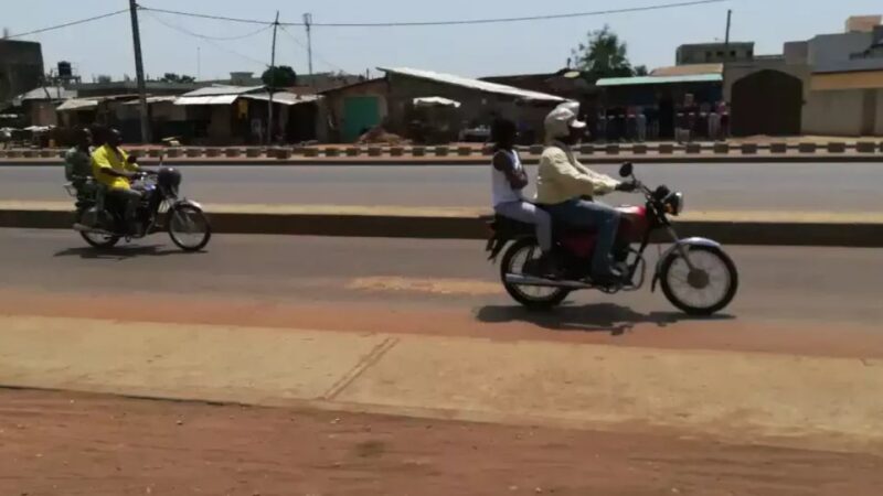 Kétou : les taxis-motos bientôt obligés de porter un uniforme officiel