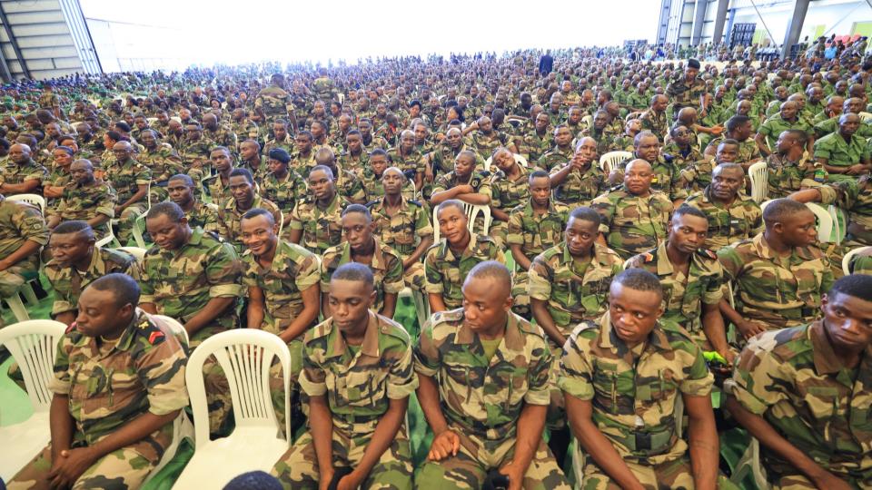 Gabon : vers une production locale des uniformes militaires