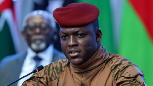 L&rsquo;évolution politique au Burkina Faso sous Ibrahim Traoré : vers un modèle d&rsquo;inspiration soviétique et nord-coréenne