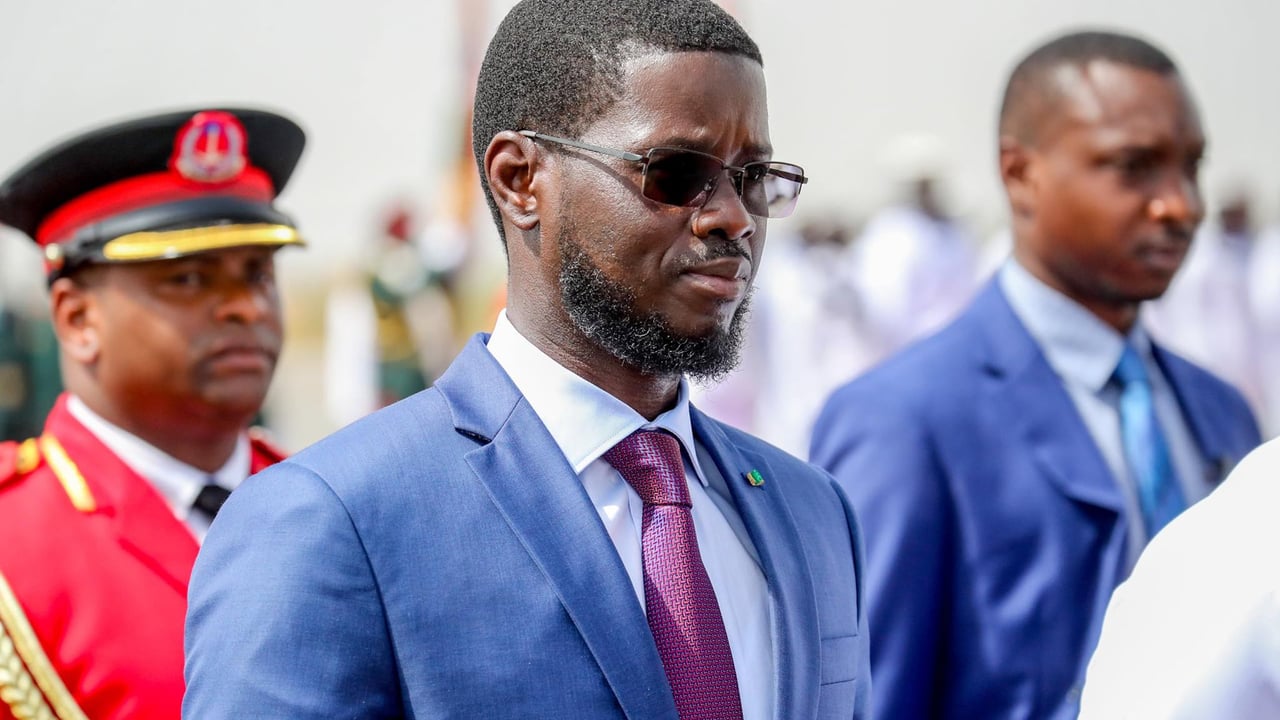 Le président Bassirou Diomaye Faye face au défi législatif sans le Pastef au Sénégal