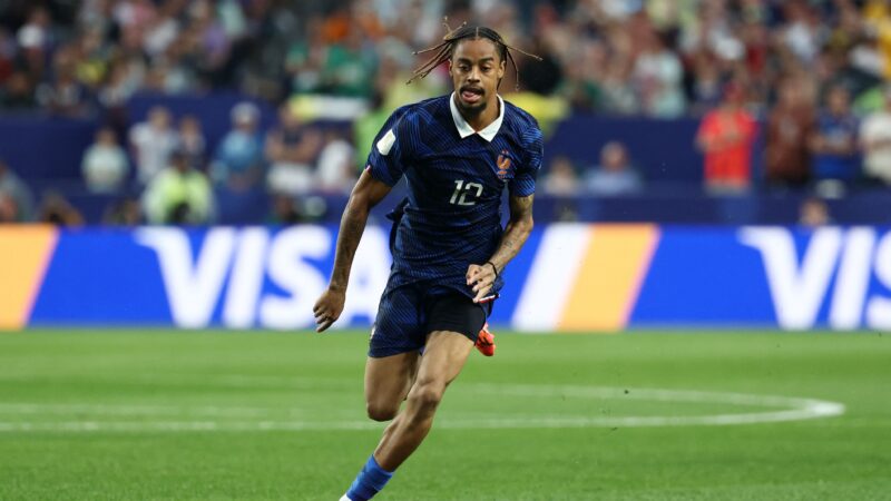 Liverpool se tourne vers Bradley Barcola après le choix de Diomande pour le PSG