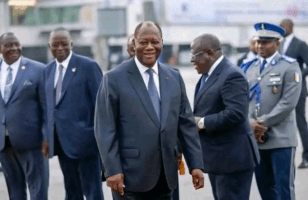 Photo officielle du président ivoirien Alassane Ouattara lors d’une réunion stratégique